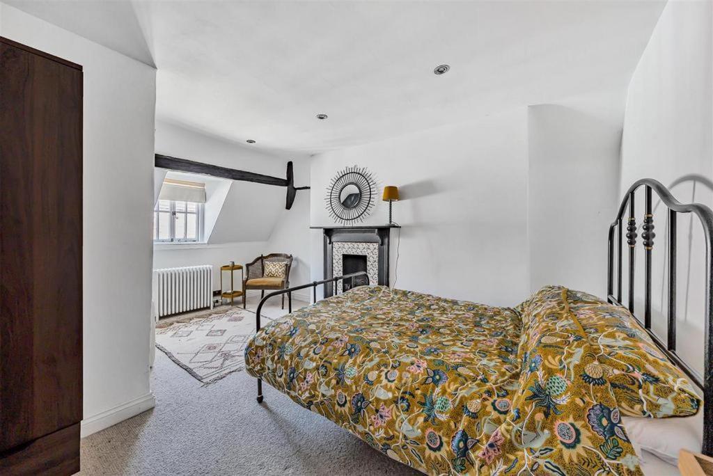 With Amazing Terrace, 10 Guests 5 Bedroom *