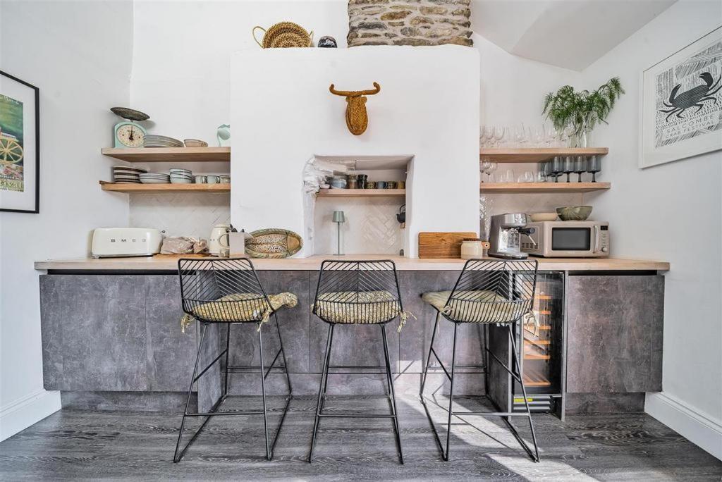 With Amazing Terrace, 10 Guests 5 Bedroom