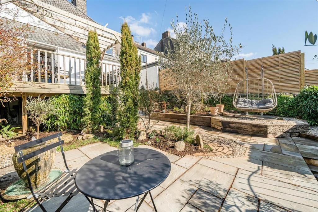With Amazing Terrace, 10 Guests 5 Bedroom Apartment